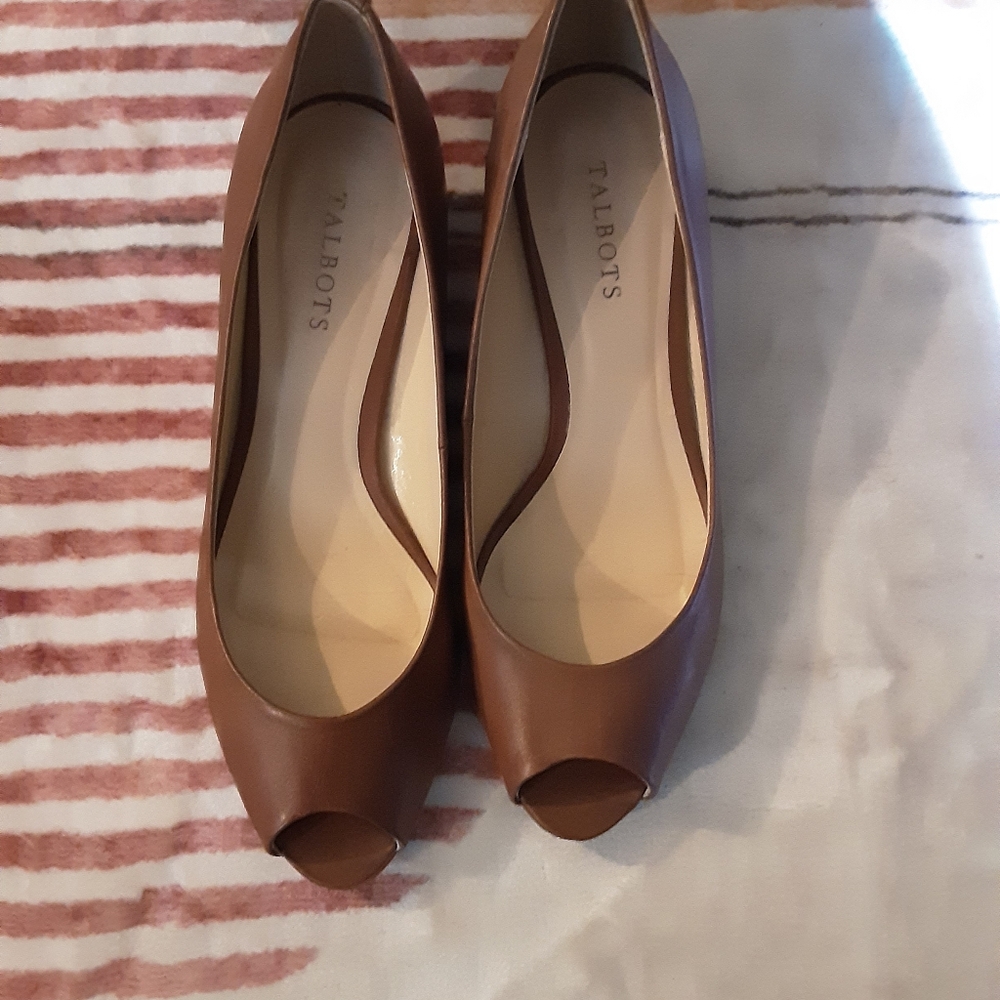 Talbots Tan Peep-Toe Heels Size 9.5